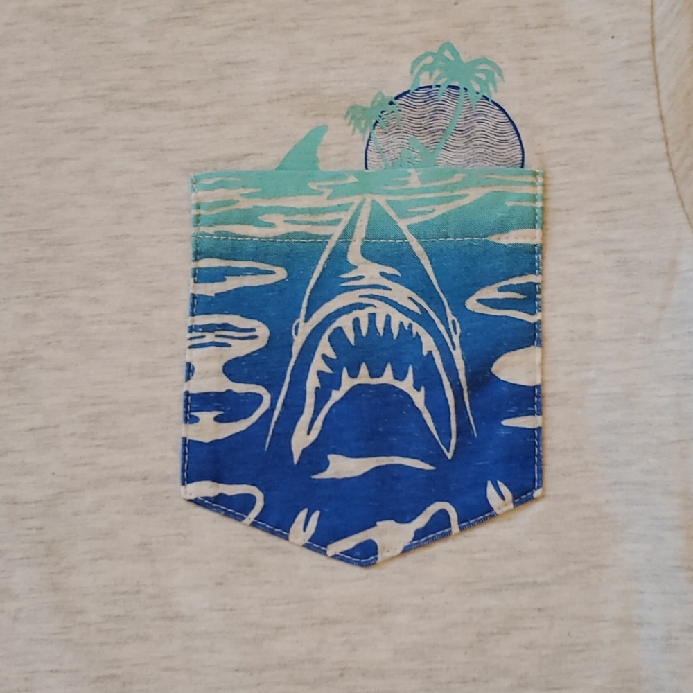 Boys Hurley shark graphic print tee size L - Picture 2 of 4